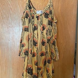 Kamohoaliʻi Cold Shoulder Top